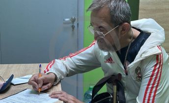 Бурлаков Игорь Борисович нуждается в продуктовой, вещевой помощи и медикаментах