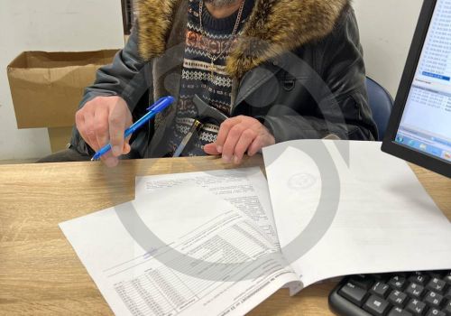 Бурлаков Игорь Борисович нуждается в продуктовой, вещевой помощи и медикаментах