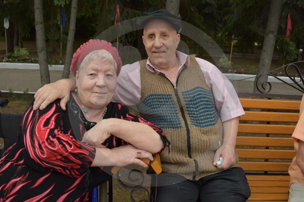 Ершов Виталий Михайлович и Ершова Нина Васильевна получатели социальных услуг АСУСО "Нежинский геронтологический центр", г. Омск. Номинация "Бабушка рядышком с дедушкой"