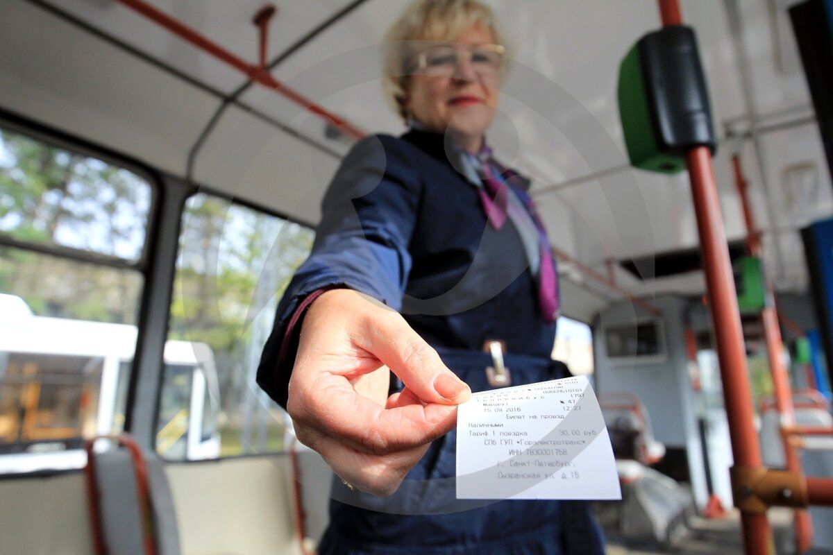 Профессия контролера становится все популярнее среди пенсионеров.