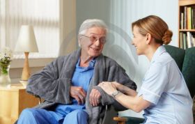 С какими ежедневными трудностями сталкиваются пожилые люди