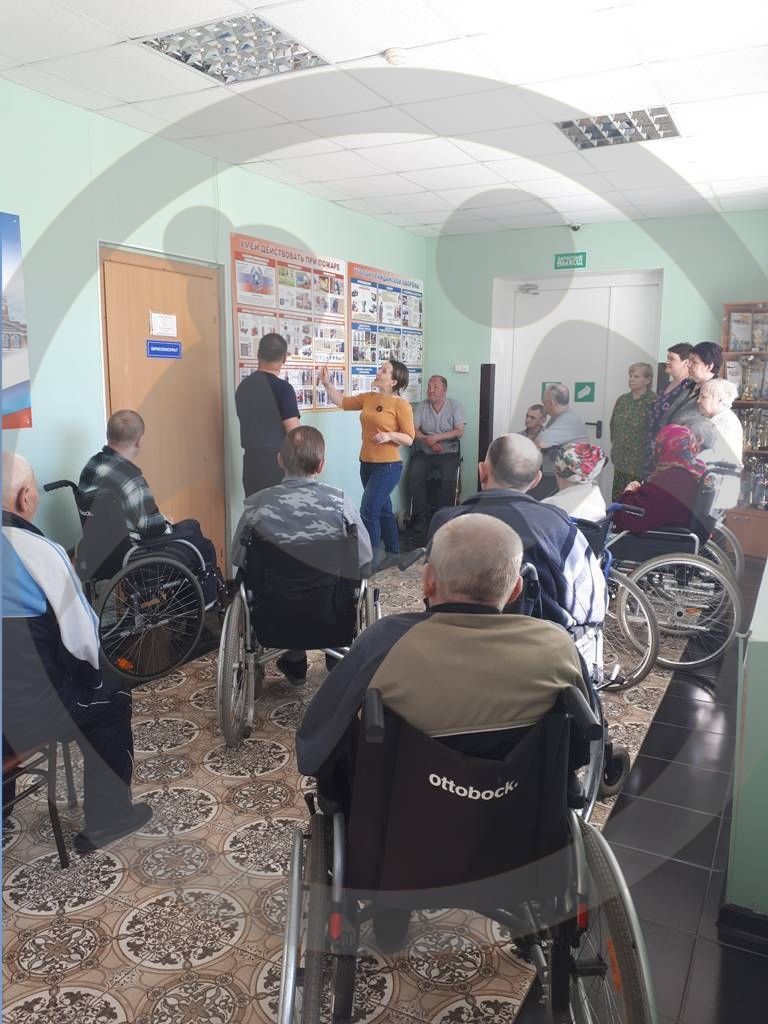 Череповецкий дом-интернат для престарелых и инвалидов №1 просит прислать для бабушек и дедушек детективы и исторические романы 