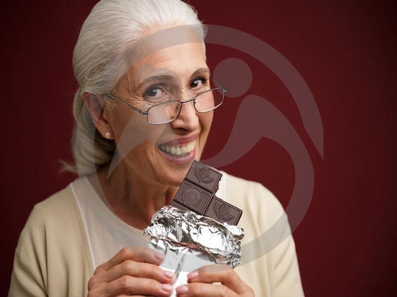 Темный шоколад - полезное лакомство для людей пожилого возраста