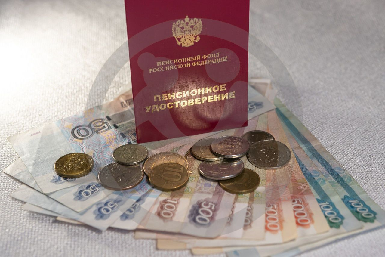 Кому положена прибавка к пенсии в ноябре 2025 года?