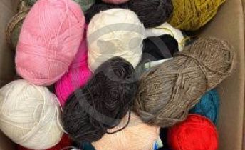 Нитки для вязания, спицы