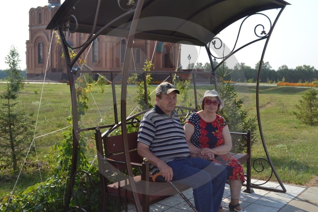 Чуркин Николай Никифорович и Королева Надежда Петровна получатели социальных услуг АСУСО "Нежинский геронтологический центр", г. Омск. Номинация "Бабушка рядышком с дедушкой"