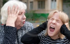 Пять поступков, которые по мнению психологов, нельзя прощать внукам.