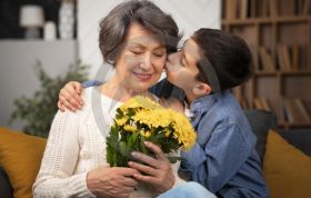 От всего сердца - женщинам и бабушкам!