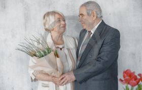 Почему всё больше людей в возрасте женятся?