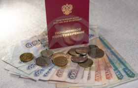 Кому положена прибавка к пенсии в ноябре 2025 года?